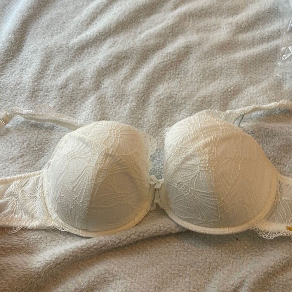 Cute white new bra